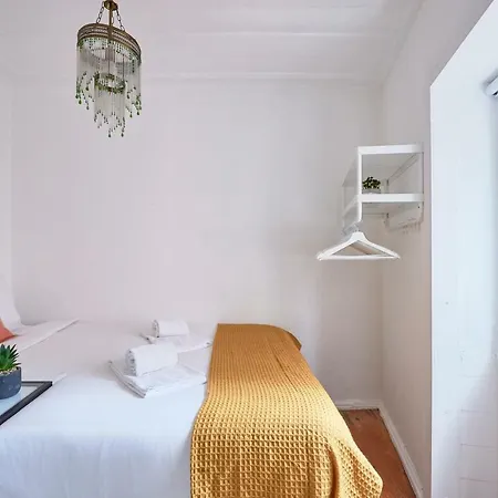 Alfama Light-filled Apartment, By Timecooler