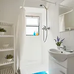 Alfama Light-filled Apartment, By Timecooler Lissabon