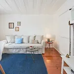 Alfama Light-filled Apartment, By Timecooler Apartment