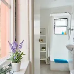 Alfama Light-filled Apartment, By Timecooler * Lissabon