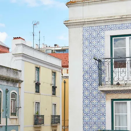 Alfama Light-filled Apartment, By Timecooler Lisbona