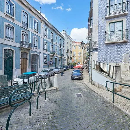 Alfama Light-filled Apartment, By Timecooler Apartment *