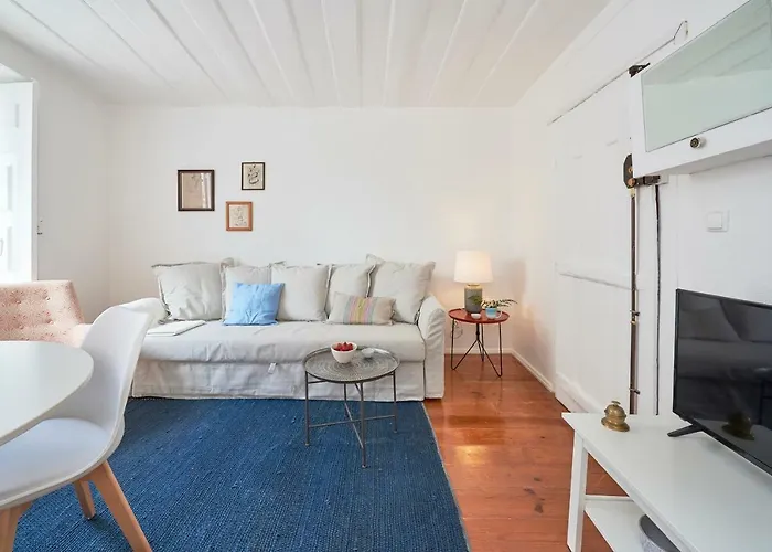 Alfama Light-filled Apartment, By Timecooler شقة