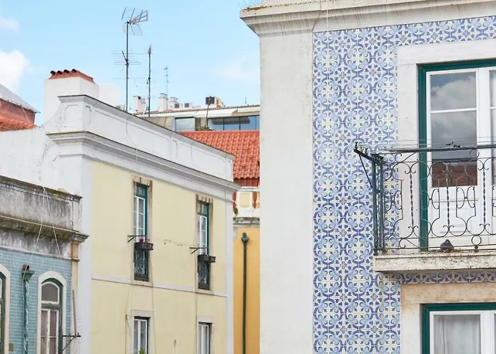 Alfama Light-filled Apartment, By Timecooler Lisboa