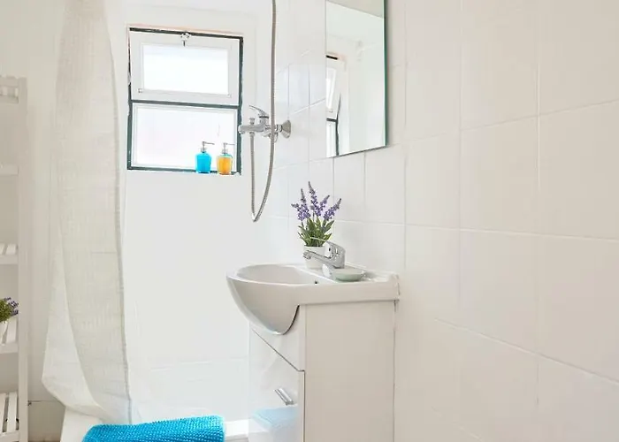 Alfama Light-filled Apartment, By Timecooler