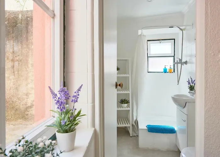 Alfama Light-filled Apartment, By Timecooler * Lisboa