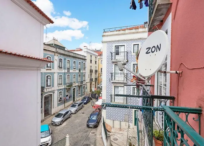 Alfama Light-filled Apartment, By Timecooler شقة