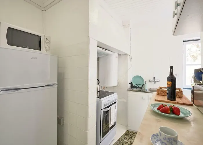 Alfama Light-filled Apartment, By Timecooler شقة *