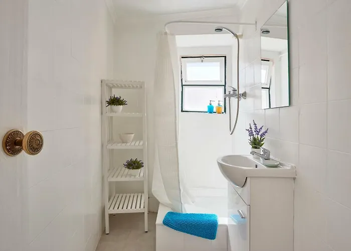 شقة Alfama Light-filled Apartment, By Timecooler