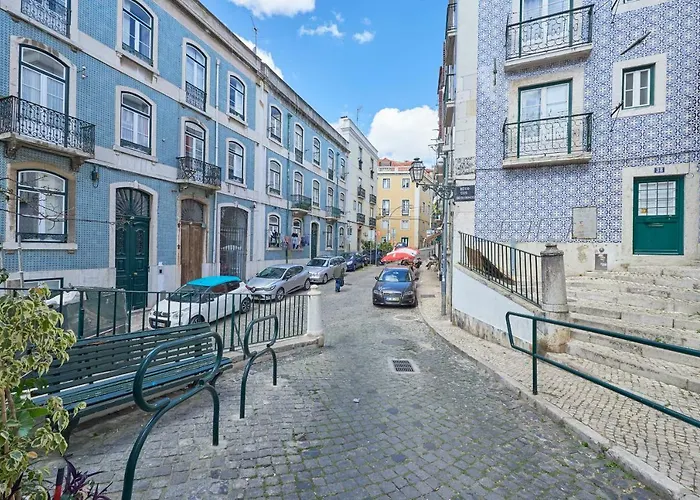 Alfama Light-filled Apartment, By Timecooler شقة *