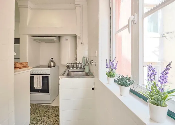 Alfama Light-filled Apartment, By Timecooler Lisboa