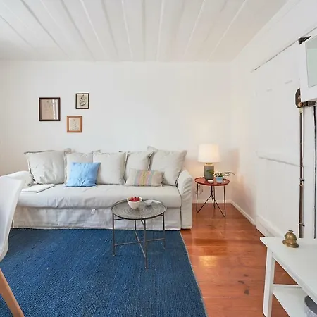 Alfama Light-filled Apartment, By Timecooler Апартаменти