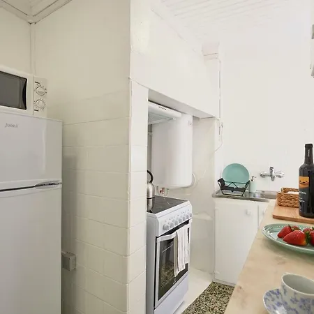 Alfama Light-filled Apartment, By Timecooler Lägenhet *